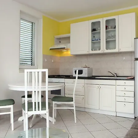 55m² 2 Slaapkamer, 1 Privé Badkamer In Izola
